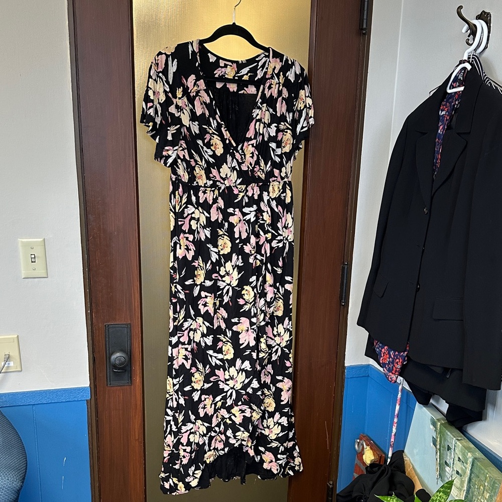 Ingrid & Isabel Maternity Black Floral Maxi Wrap Dress Flutter Sleeve